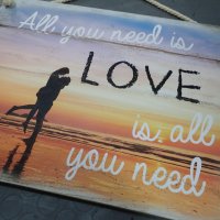 " Любовта е всичко от което се нуждаеш" - дървена табела, снимка 3 - Декорация за дома - 21357626