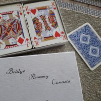 кутия с 2 комплекта карти от Виена , снимка 1 - Карти за игра - 25240476