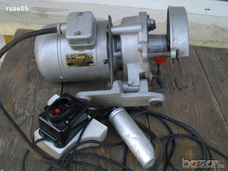 Електродвигател със съединител за шевна машина работещ -СССР, снимка 1