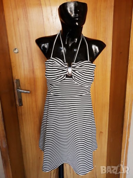 Къса разкроена еластична черно-бяла рокля на райе ХС, снимка 1