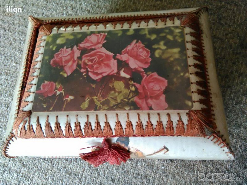 СТАРИННА КУТИЯ МНОГО КРАСИВА !!! РАЗМЕРИ 21/16/10 ЦЕНА 10ЛВ. , снимка 1