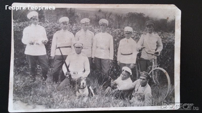 Стара военна фотография на офицери и войници с бели униформи, дебел картон, уникат, снимка 1