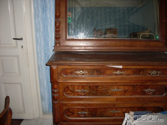 Продажам   скрин, снимка 2 - Антикварни и старинни предмети - 7197370