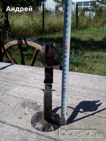 Свещник от  ковано желязо, снимка 2 - Антикварни и старинни предмети - 16810906