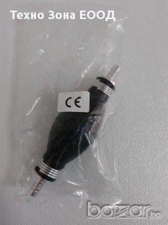 Ръчна метало-гумена вакум помпа за гориво с възвратен клапан.