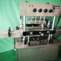 Автоматична затваряща машина за пластмасови капачки(без елеватор ), снимка 1 - Други машини и части - 25572495