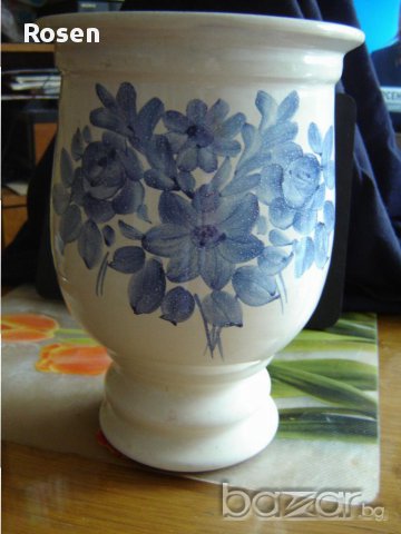 Ваза - керамика със сини цветя