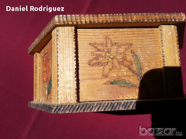 Голяма Дървена Пирографирана Кутия за Бижута, снимка 5 - Антикварни и старинни предмети - 16364764