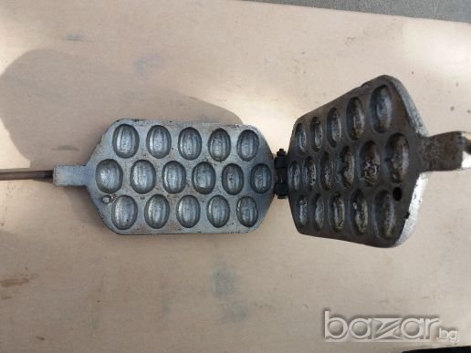 Стара  алуминиева форма за сладки (орехчета)., снимка 1