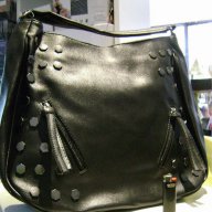 черна чанта с орнаменти, снимка 1 - Чанти - 16904760