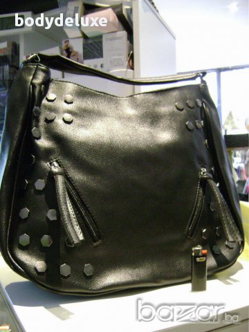 черна чанта с орнаменти, снимка 1 - Чанти - 16904760
