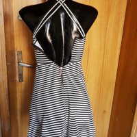Къса разкроена еластична черно-бяла рокля на райе ХС, снимка 3 - Рокли - 25133307