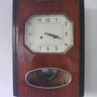 Стар стенен часовник - работещ, снимка 1 - Антикварни и старинни предмети - 10804109