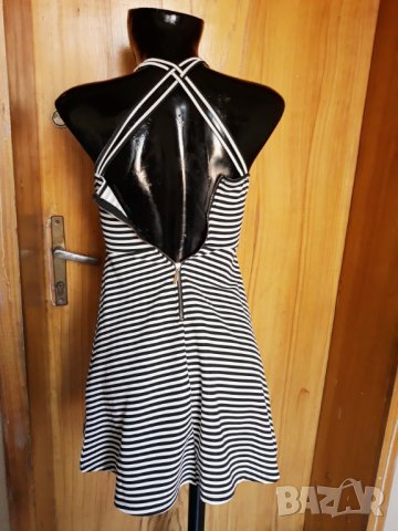 Къса разкроена еластична черно-бяла рокля на райе ХС, снимка 3 - Рокли - 25133307