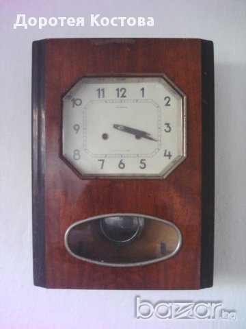 Стар стенен часовник - работещ, снимка 1 - Антикварни и старинни предмети - 10804109