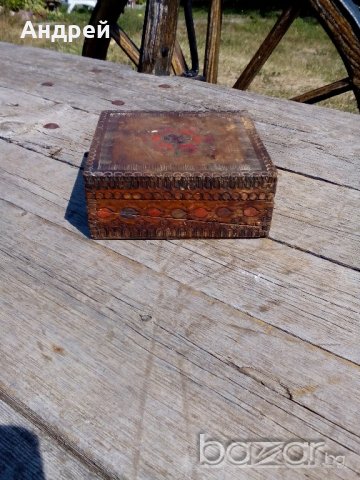 Старинна дървена кутия, снимка 4 - Антикварни и старинни предмети - 16886817