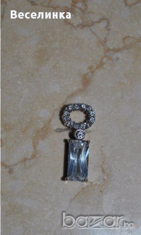 Сребърна висулка с бели камъни-017, снимка 1 - Колиета, медальони, синджири - 13421301