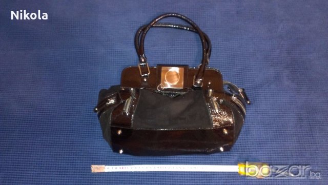 Дамска чанта черна лак и велур  , снимка 1 - Чанти - 18401828