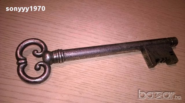 Запалка-ключ за средновековен замък-23/7/2см-внос швеицария, снимка 1 - Антикварни и старинни предмети - 16571560