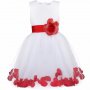 детска дълга  бяла официална рокля с червени листенца роза и коланче