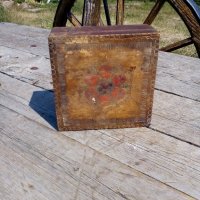 Старинна дървена кутия, снимка 5 - Антикварни и старинни предмети - 16886817