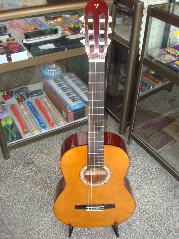 Класическа китара Valencia VC104 NAT, Размер 4/4 в Китари в гр. Велико  Търново - ID24706897 — Bazar.bg