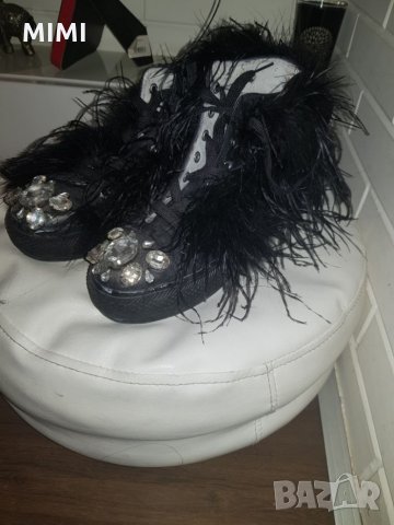 Кецове с пера и камъни