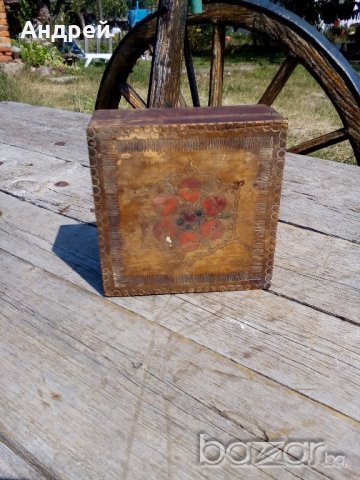 Старинна дървена кутия, снимка 5 - Антикварни и старинни предмети - 16886817