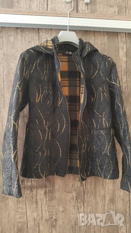 Дамско яке с качулка