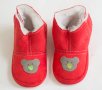 Червени бебешки домашни ботушки с пух марка Lafel