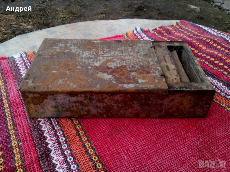 Старинна пчеларска хранилка, снимка 1