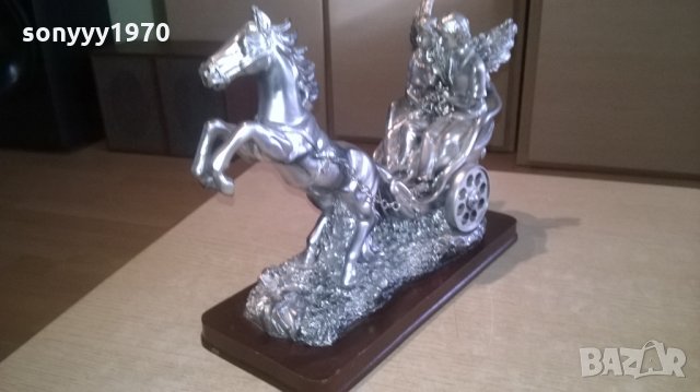 кон с младоженци-красива тежка фигура-32х23х12см