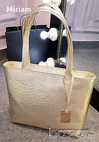 Блестяща чанта от PU крокодилска кожа 45лв.