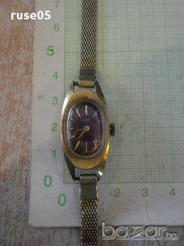 Часовник "Luch" дамски ръчен с верижка съветски работещ , снимка 1 - Дамски - 16427040