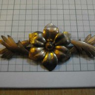 Брошка позлатена метална с цветче в средата / 8,2 гр. /, снимка 1 - Колиета, медальони, синджири - 7815676