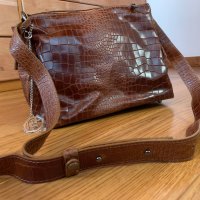 Нова дамска чанта, естествена кожа Pia Sassi Italy, снимка 8 - Чанти - 26145724