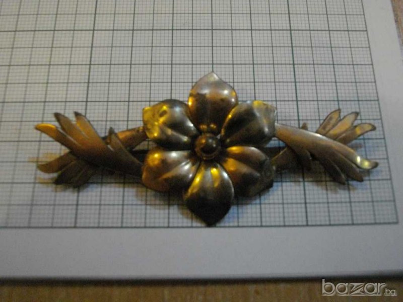 Брошка позлатена метална с цветче в средата / 8,2 гр. /, снимка 1