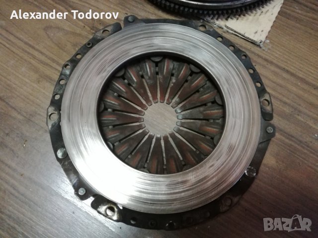 Маховик и притискател Audi A4 B5 1.8TQ, снимка 2 - Части - 25276791