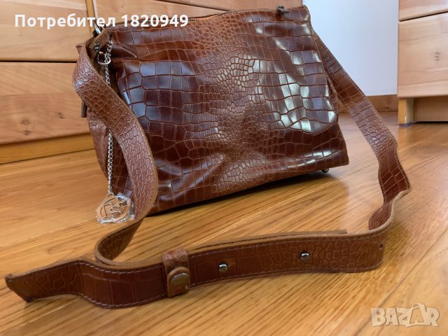 Нова дамска чанта, естествена кожа Pia Sassi Italy, снимка 8 - Чанти - 26145724