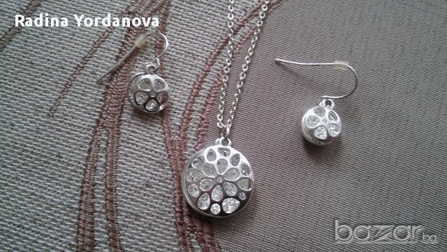  Чисто нов посребрен комплект колие с обички