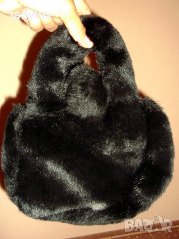 Нова Малка Пухена Чантичка Chickeeduck. Код 483