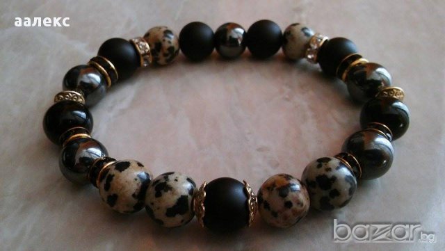 Ръчно изработена гривна от естествени камъни