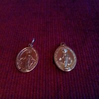 Католически медальони с Богородица, снимка 1 - Антикварни и старинни предмети - 17389970