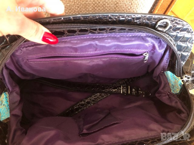 Дамска чанта, снимка 4 - Чанти - 24574953