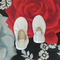 бели цвички, снимка 1 - Бебешки обувки - 22837613