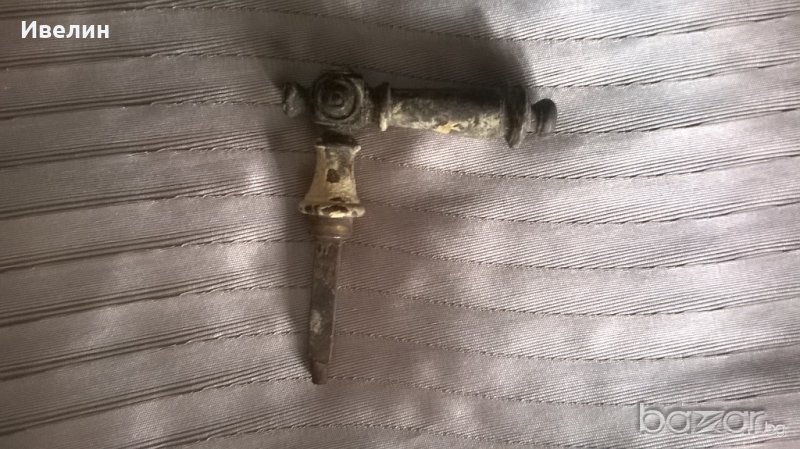 пет стари бронзови дръжки за врата, снимка 1