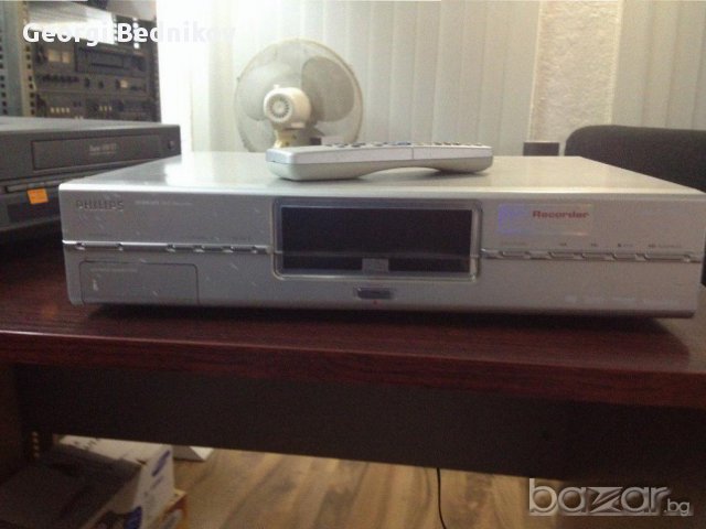  Записващо и възпроизвеждащо устройство Philips DVD R , снимка 1 - Плейъри, домашно кино, прожектори - 12129391