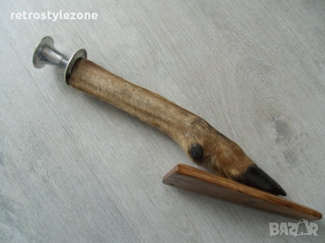 № 897 стар свещник за стена  - височина 48 см   - дървена основа,метален накрайник за свещ , снимка 5 - Други ценни предмети - 21917007