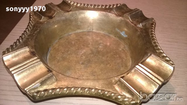 поръчан-Голям и масивен пураджииски пепелник-20/20/5см