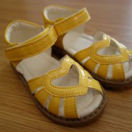 нови лачени сандали Mothercare, 21.5ти номер, снимка 1 - Детски сандали и чехли - 15468365